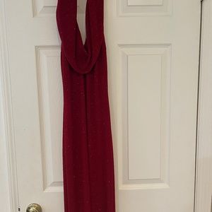 Red Elegant Soirée backless Gown